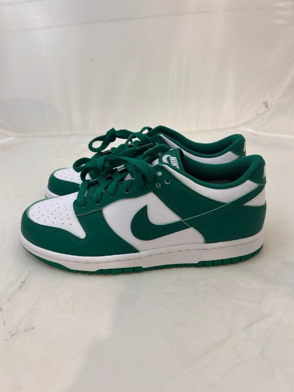 Nike dunk low green kids shoes size 6.5Y GS FB9109 114